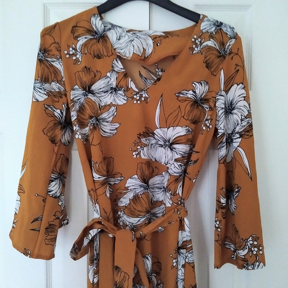 Orange Bold Floral Print Dress - Picture 4 of 8